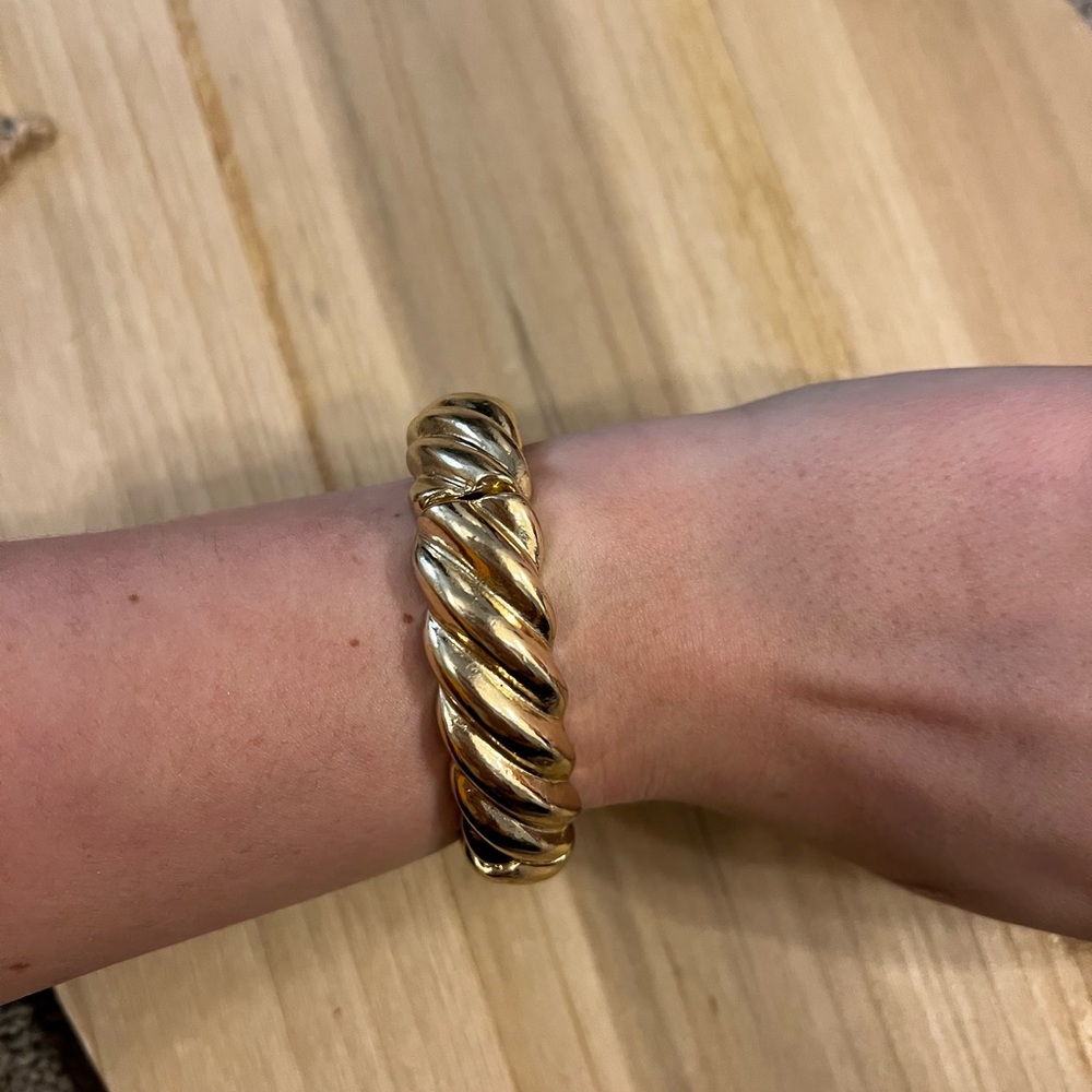 Elegant Gold Bracelet